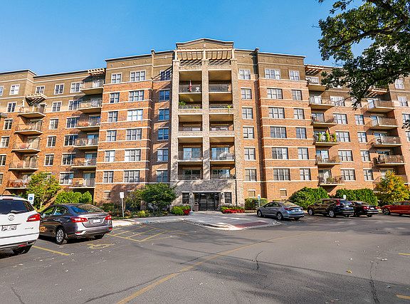2nd image of 125 Lakeview Dr Unit 509