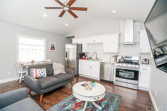 2nd image of 2027 Market St