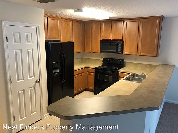 3rd image of 808 S Black Cherry Dr