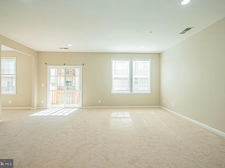 24680 Byrne Meadow Sq — Photo 9