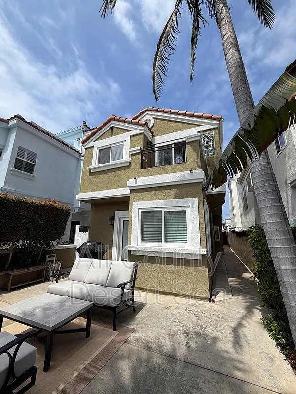 3 bed, 3.5 bath, 2700 sqft, $12,000 — Photo 1