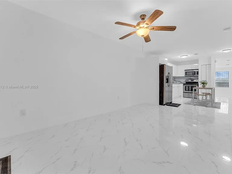 2401 SW 102nd Ave — Photo 10