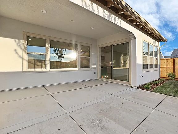 5th image of 1531 Empire Dr