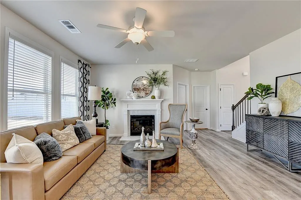 5 bed, 3.0 bath, 3150 sqft, $2,675 — Photo 4