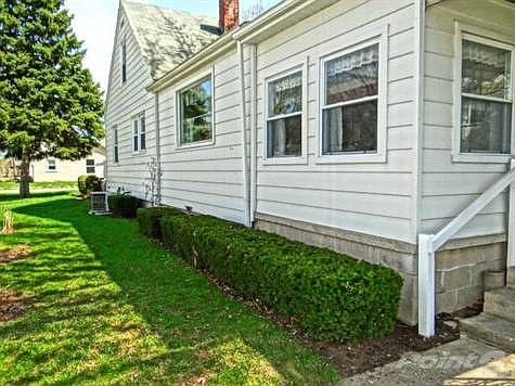 BASEMENT, GARAGE, SUN ROOM!