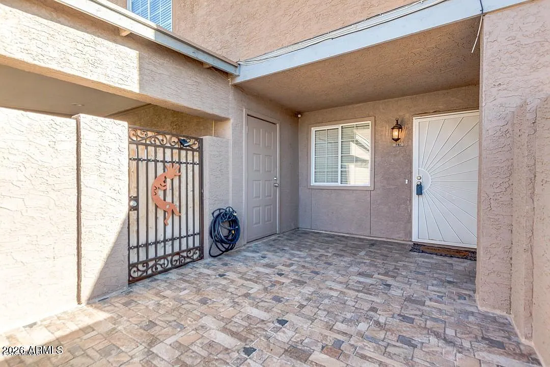 3 bed, 2.0 bath, 1006 sqft, $1,800 — Photo 2