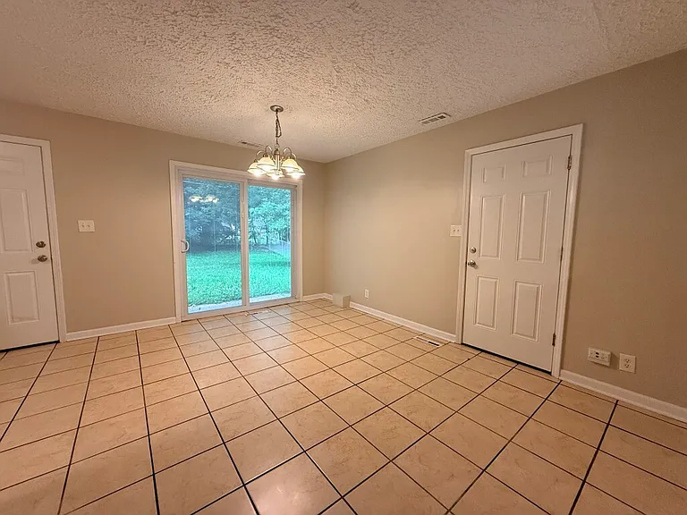 1004 Oakland Dr #1 — Photo 6