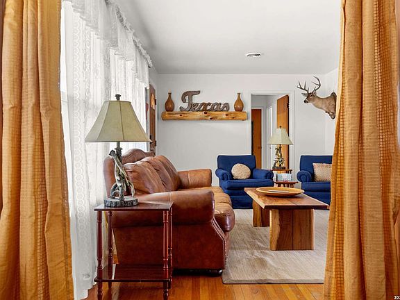 4th image of 222 Eastley