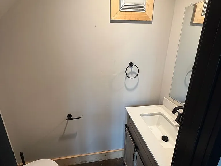 210 S Railroad St #101 — Photo 6