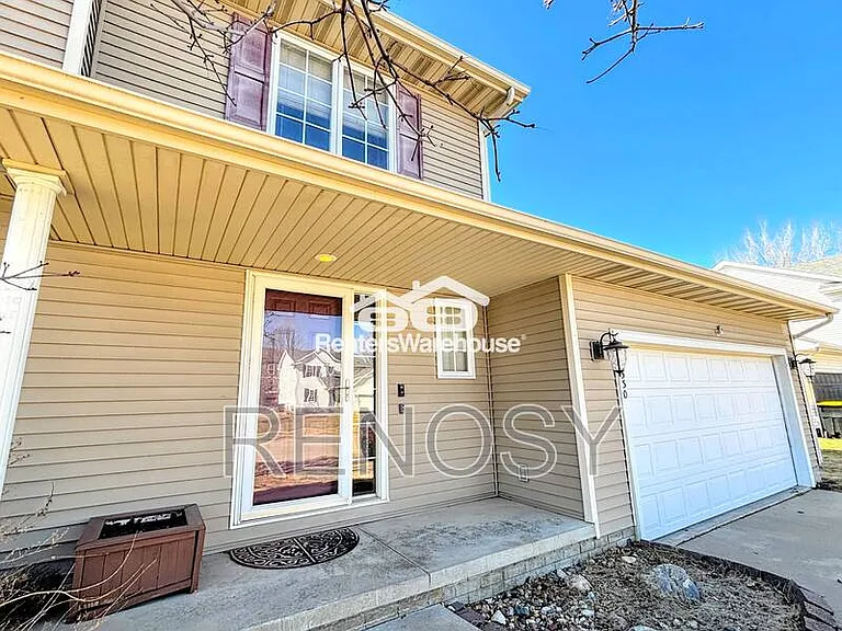 330 NE Cardinal Ln — Photo 3