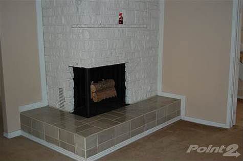 4th image of 902 N Main St