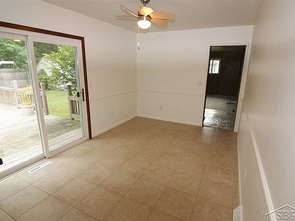 5th image of 7800 Luann St