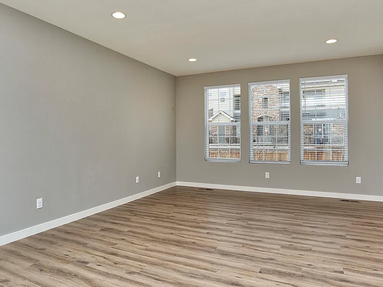 401 Tippen Pl — Photo 4