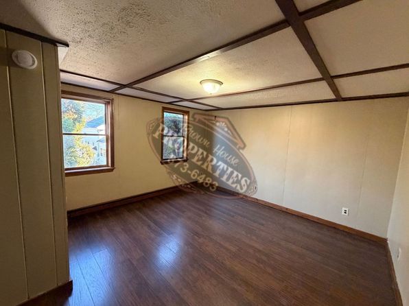 11 Center St APT 3