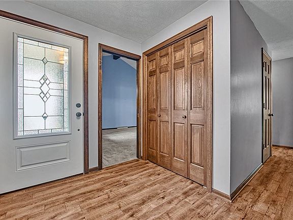 3rd image of 31 Brookdale Dr
