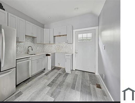 4th image of 2511 N Douglas St