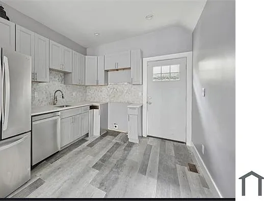 2511 N Douglas St — Photo 4