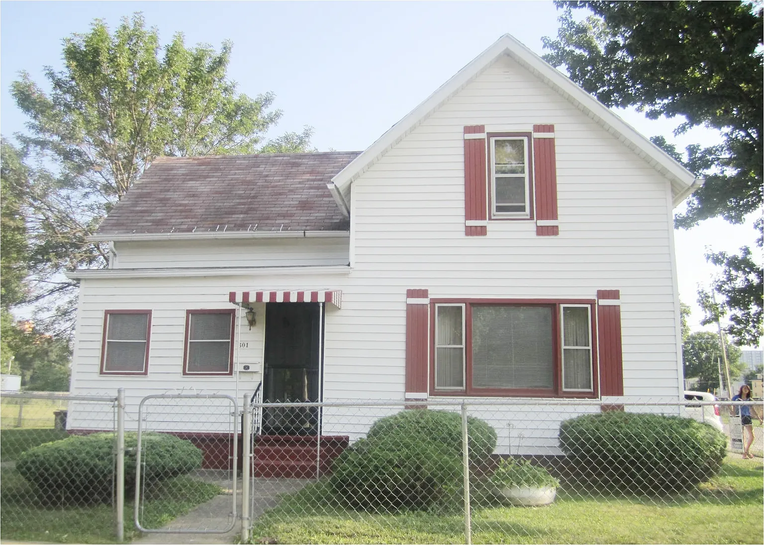 601 E Washington St photo 1
