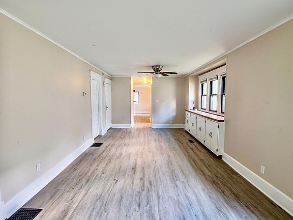 5th image of 555 N Centennial St