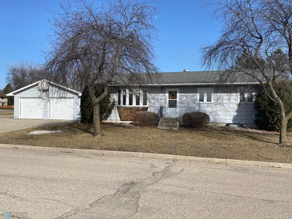 920 Walsh St, Crookston, MN 56716