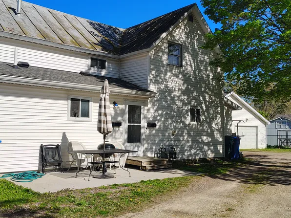 516 S Center St, Baraboo, WI 53913