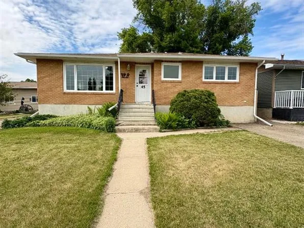 45 3rd Ave N, Brooks, AB T1R 0B2