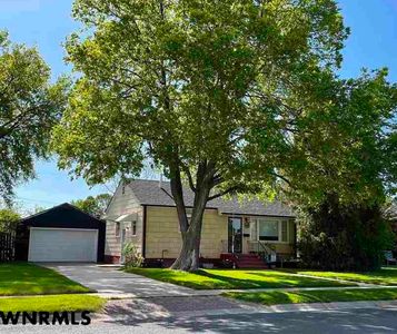 2914 Avenue G, Scottsbluff, NE, 69361