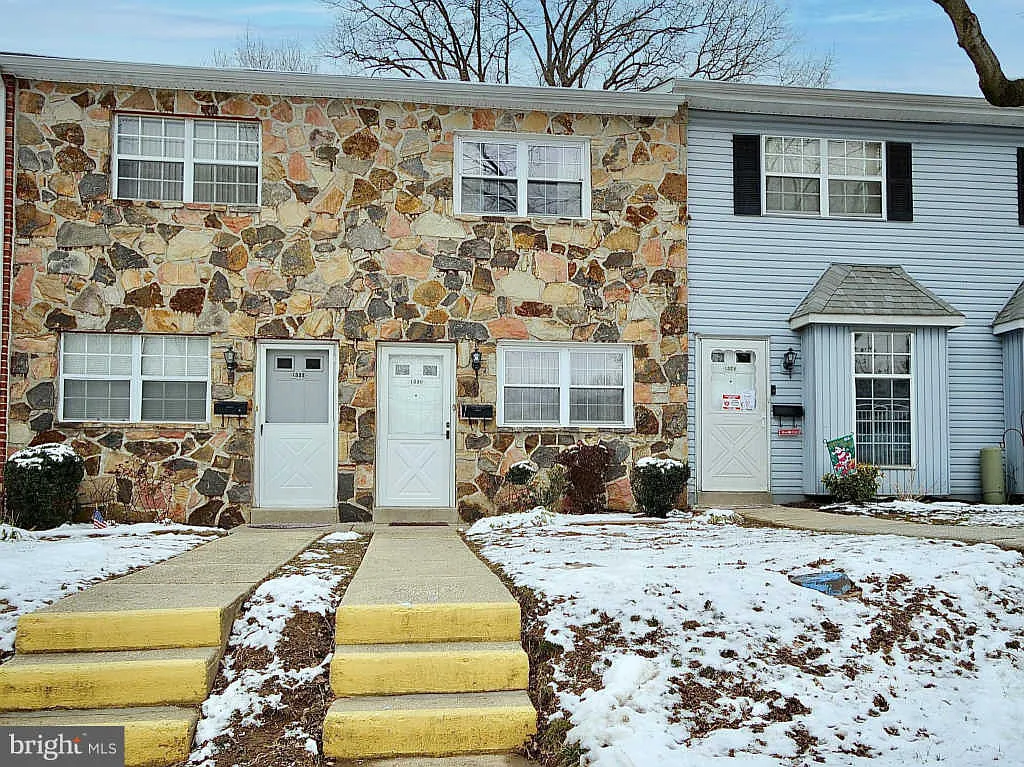 1330 Rolling Glen Dr photo 1