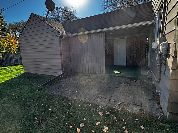 5th image of 909 10th St NW