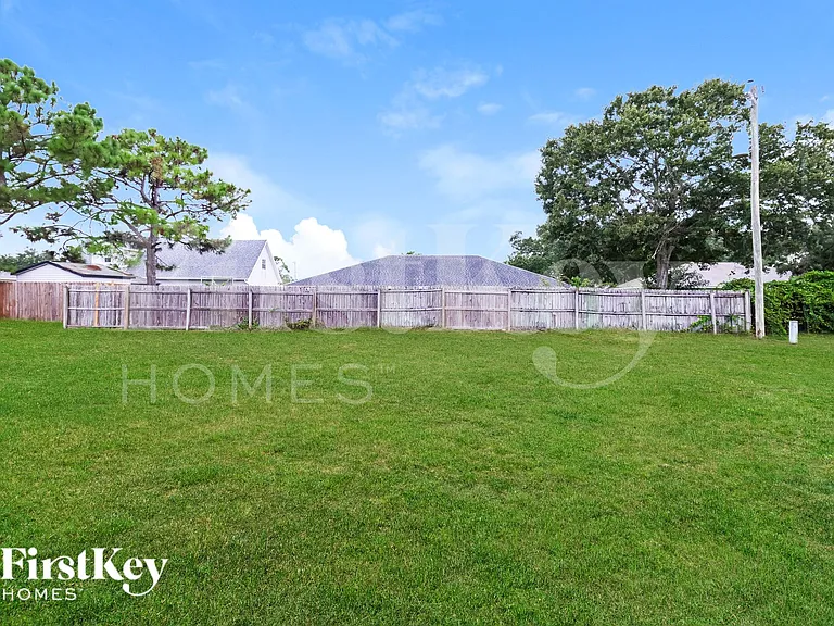 1164 Schumann Dr — Photo 14