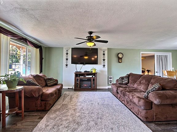 5th image of 3905 NE 57th Ave