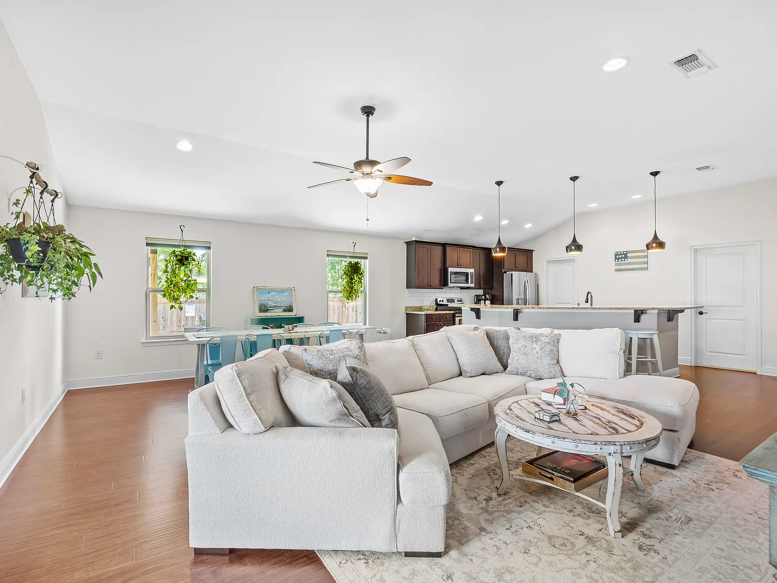 3 bed, 1738 sqft, $5,000 — Photo 3
