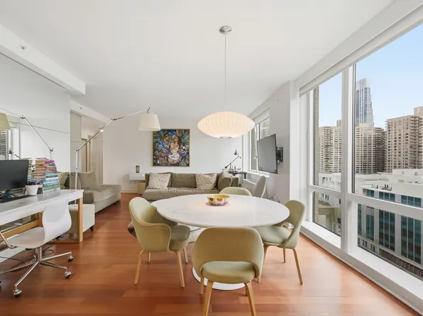 100 Riverside Boulevard image 4 of 11