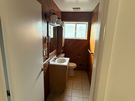 5th image of 4715 Linden Ave