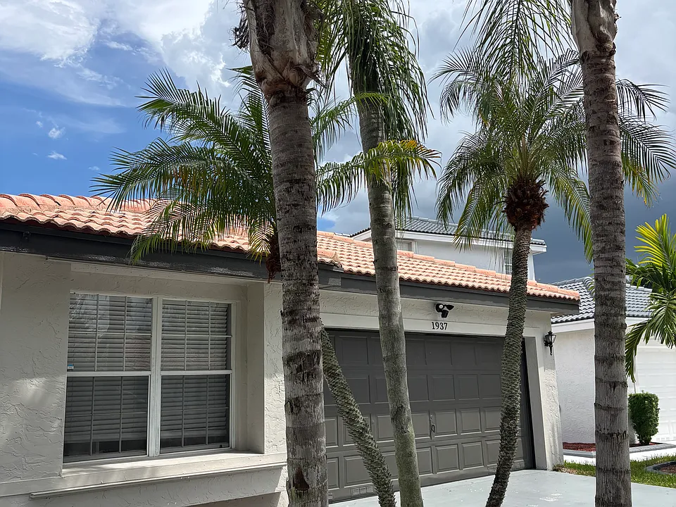 1937 SW 177th Ave