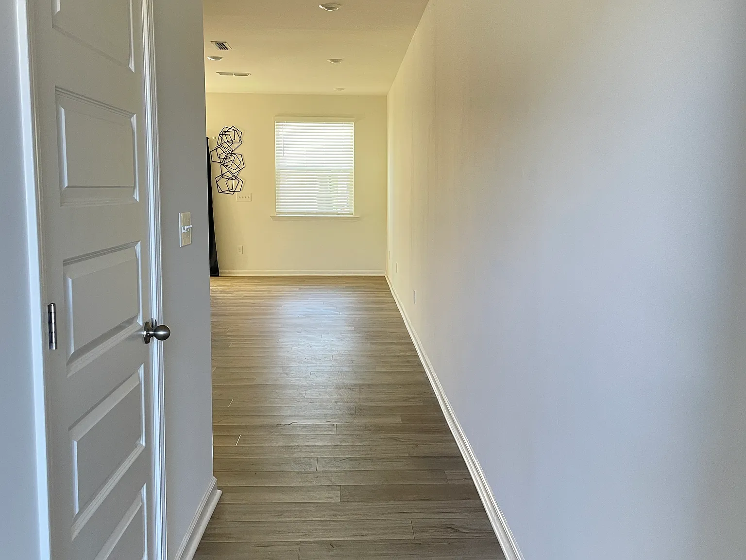 3 bed, 2.5 bath, 1359 sqft, $1,750 — Photo 2