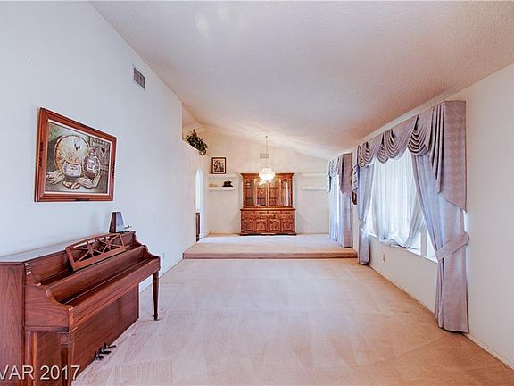 2nd image of 1637 Indian Wells Dr