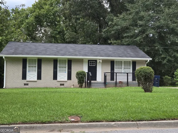 2668 Beacon Dr, College Park, GA 30349
