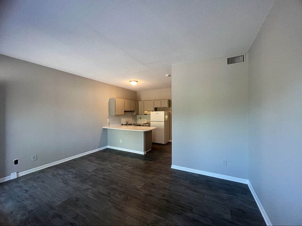 2nd image of 333 1/2 10th Avenue Dr NE #315