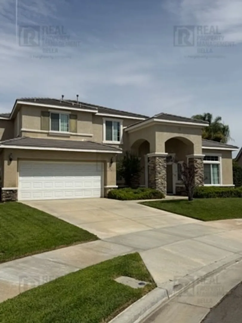 Spacious 4-Bedroom Menlo Estates Home in a Cul De Sac| Downstairs Bedroom & Full Bath | RV/Boat P... — Photo 2