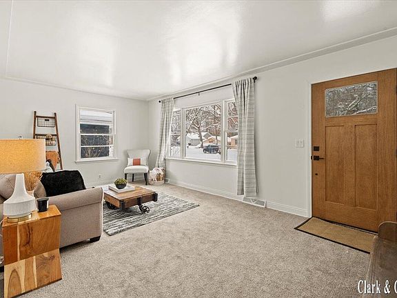 3rd image of 3958 Oak Valley Ave SW
