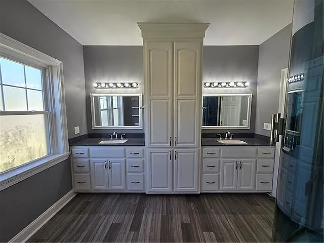 300 Saint Charles Blvd — Photo 16