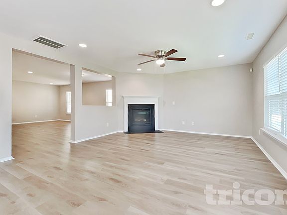 4th image of 514 Kerriann Ln