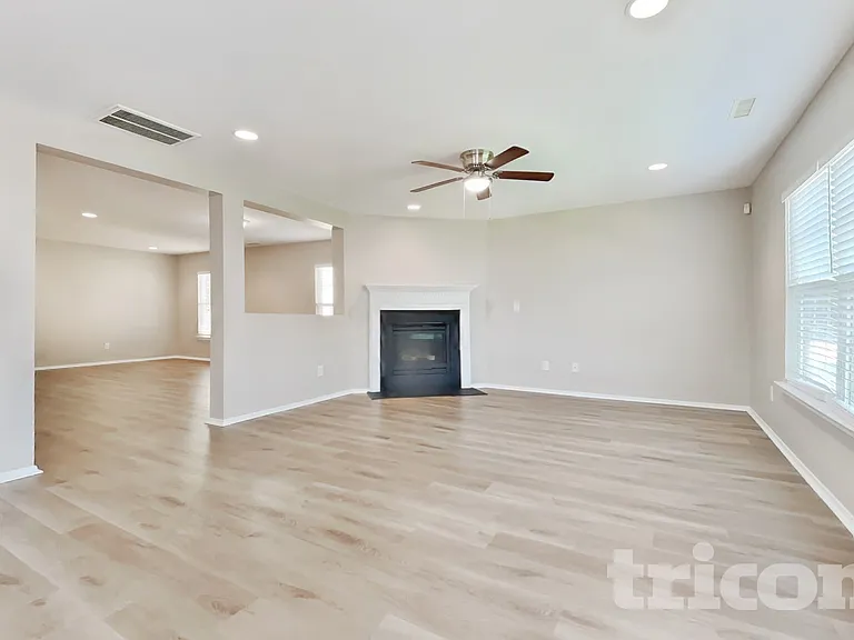 514 Kerriann Ln — Photo 4