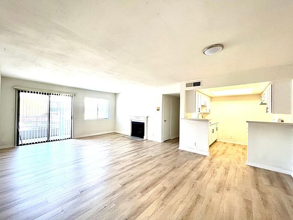 2nd image of 13512 Moorpark St APT 102