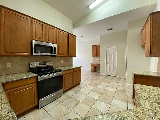 1202 Madison Dr — Photo 9