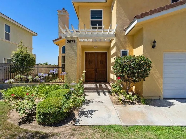 2577 Mountain Ave — Photo 3