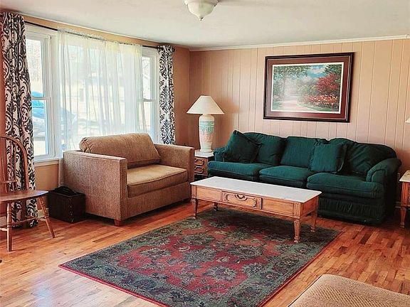 2nd image of 811 Lakeshore Dr