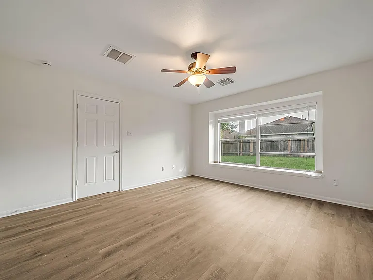18439 Sunrise Oaks Ct — Photo 16