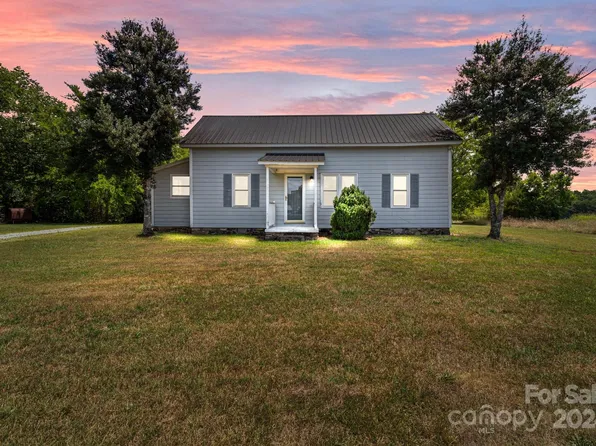 152 Pear Tree Dr, Woodleaf, NC 27054